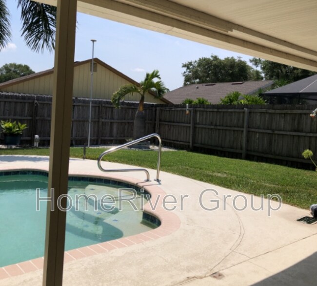 Building Photo - 1410 Glenmere Dr