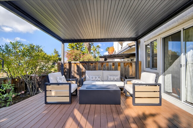 Building Photo - 151 Buck Ct