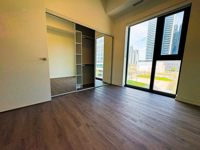 Building Photo - West Square Cityview