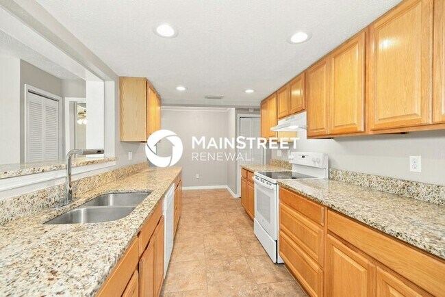 Foto del edificio - 4 Bedroom Pet-Friendly Home in Palm Bay, FL with Main Street Renewal