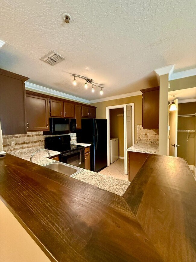 Foto del edificio - 7701 Timberlin Park Blvd