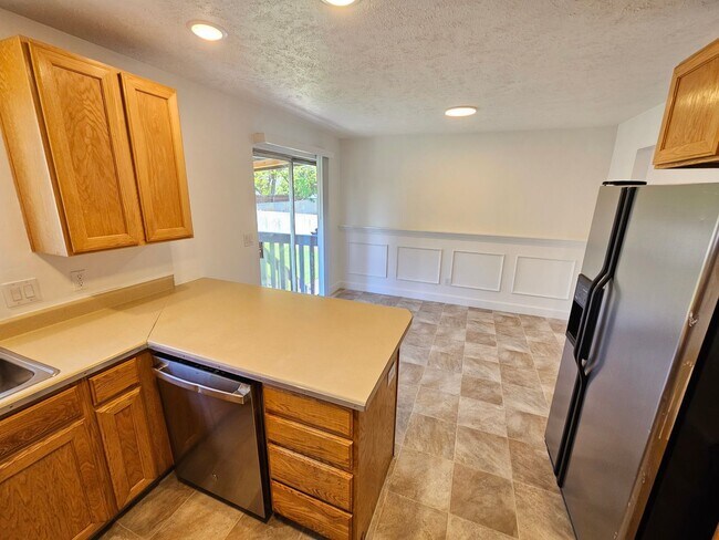 Foto del edificio - 4 Bd 2 Ba Home & Office in West Jordan