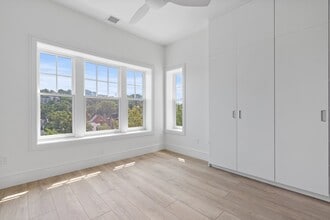 Building Photo - 1580 Beacon St