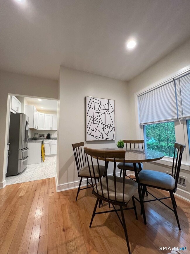 Foto del edificio - 16 Wilton Ave