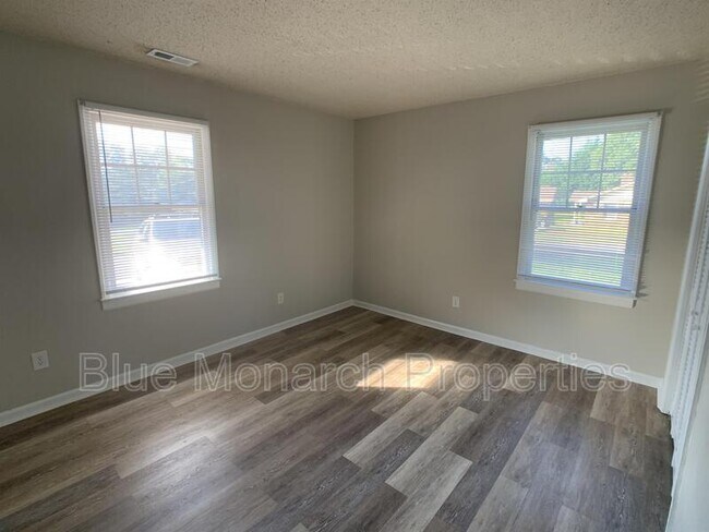 Foto del edificio - 221 Welch Ave