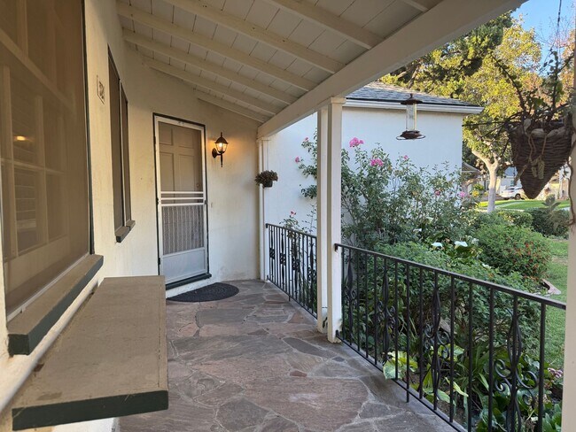 Foto del edificio - 3 Bedroom Burbank House in Magnolia Park