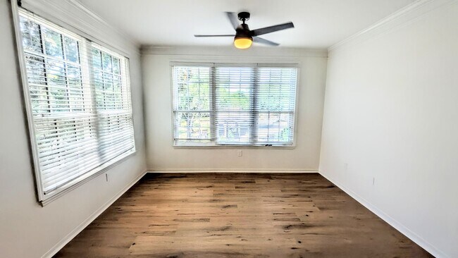 Foto del edificio - Annual unfurnished 2/2 condo in luxury development near Legacy Trail and Siesta Key.