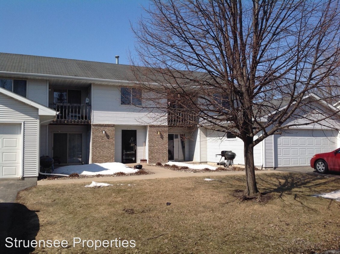 2355 CLOVER St, OSHKOSH, WI 54901 Condo for Rent in OSHKOSH, WI