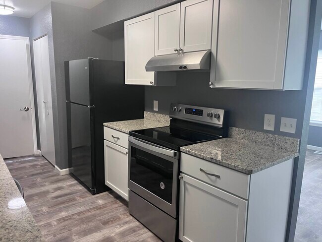 Building Photo - 817 Whitney St