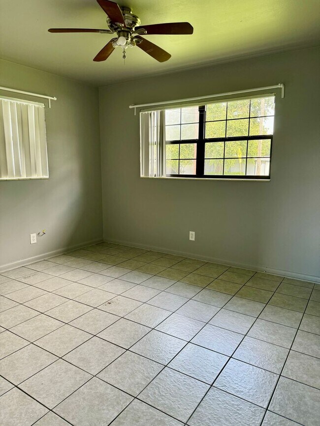 Building Photo - South Tampa Rental