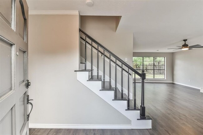 Foto del edificio - 7003 Huntbrook Dr
