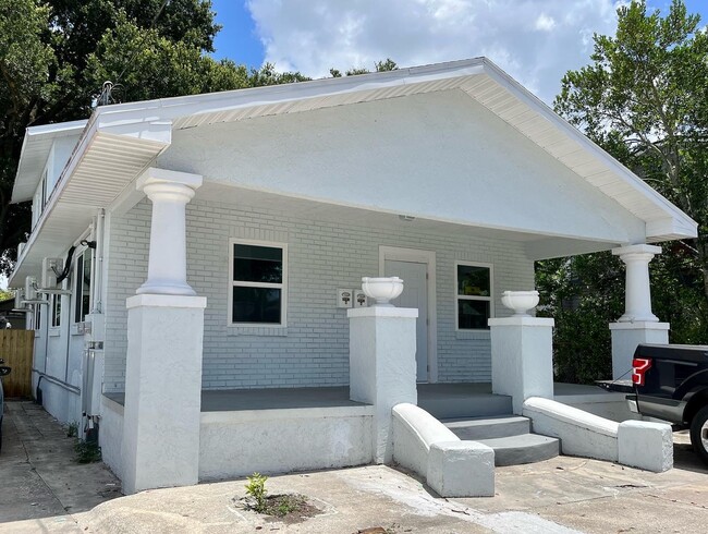 Building Photo - 3007 Sanchez St