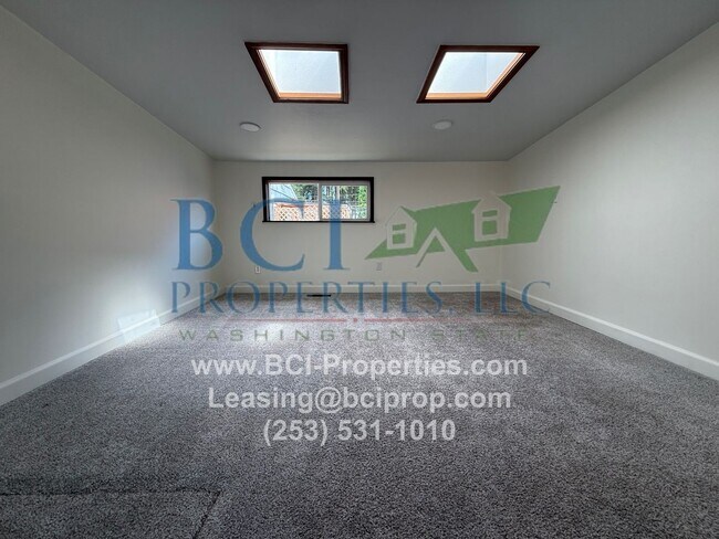 Building Photo - Welcome home to this Beautiful 3 Bedroom H...