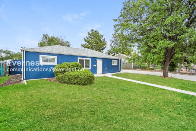 Foto del edificio - 3 Bed, 2 Bath Home with Fenced Yard / Available Soon!