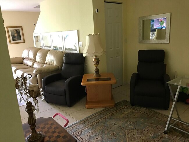 Building Photo - 3003 SE Lexington Lakes Dr