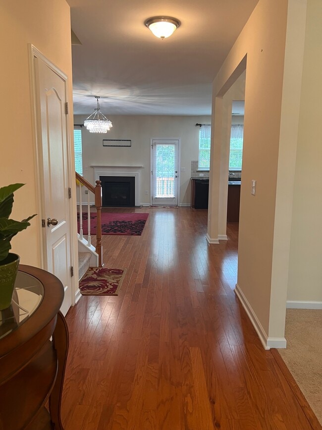 Foto del edificio - 621 Rose Laurel Ct