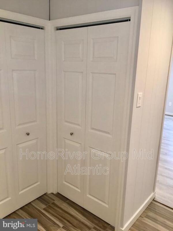 Building Photo - 4005 Middle Ridge Dr