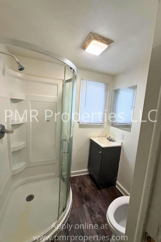 Building Photo - 2 Bedrooms / 1 Bathroom House