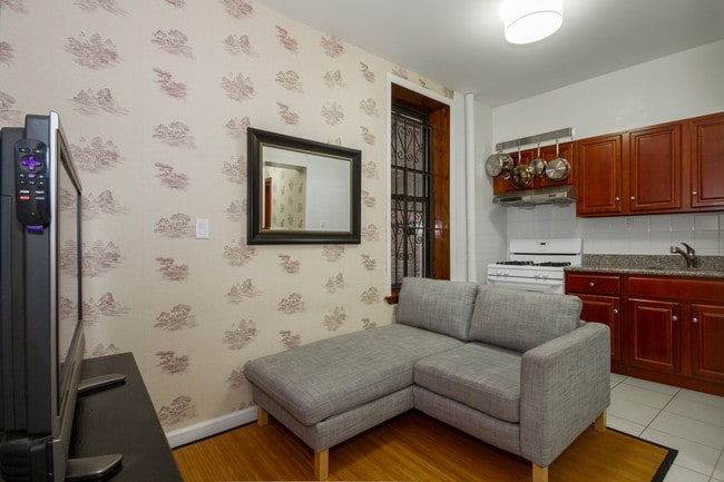Building Photo - 40 Mott St