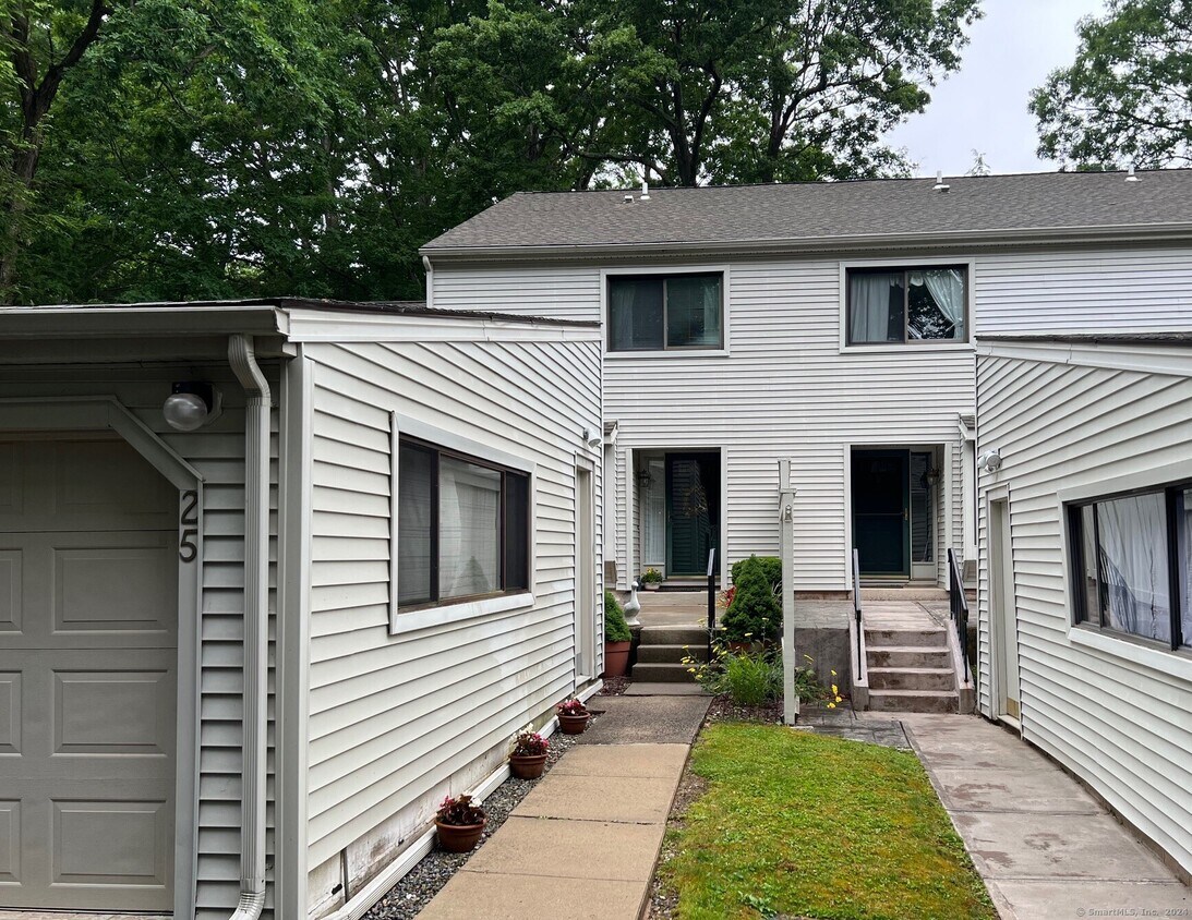 25 Farmington Chase Crescent Unit 25, Farmington, CT 06032 Condo for