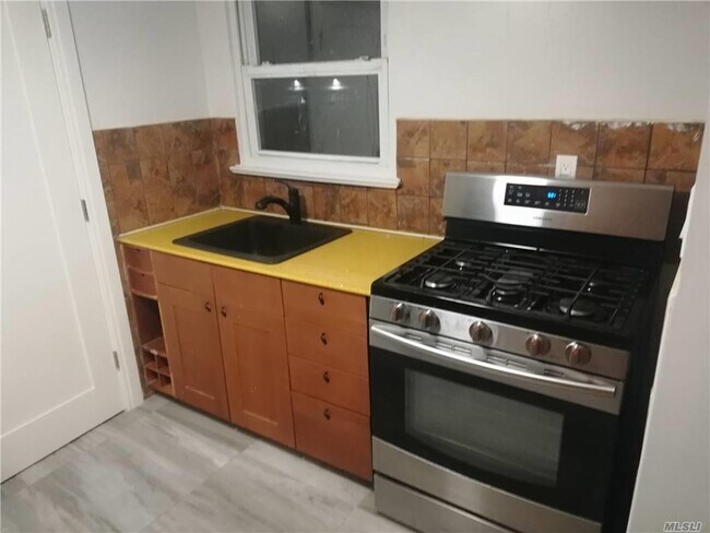 Foto del edificio - 172-10 83rd Ave