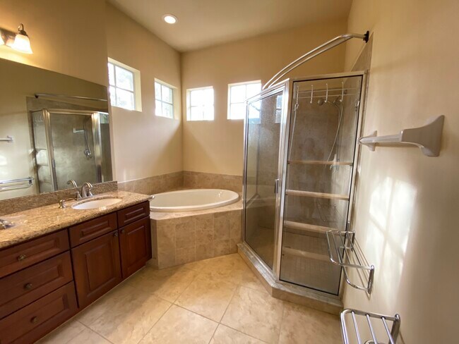 Foto del edificio - 7415 Arlington Grove Cir