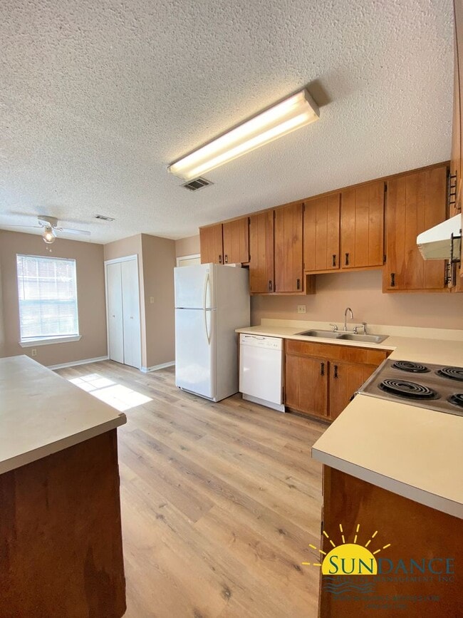 Building Photo - Wonderful 3 Bedroom Home in Fort Walton Beach