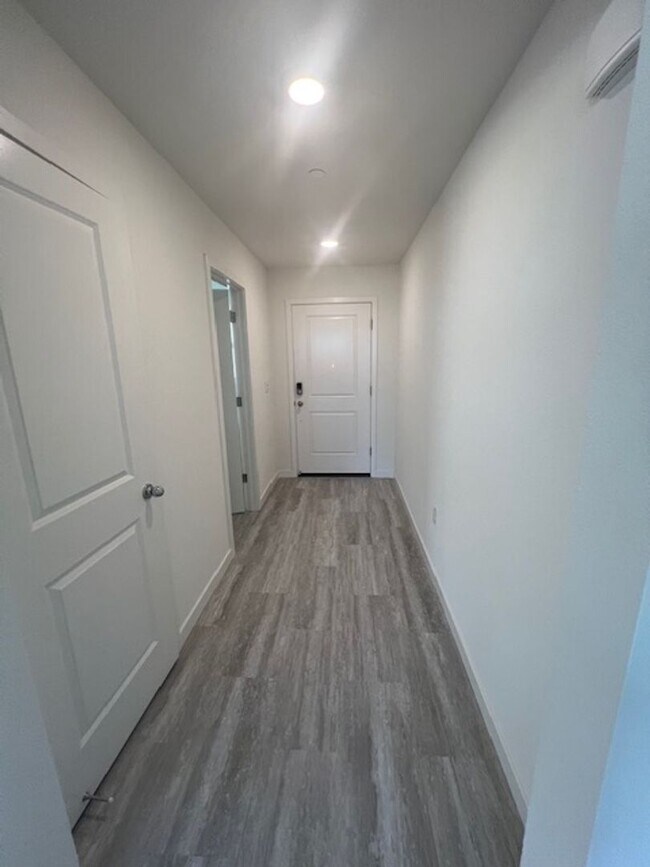 Building Photo - Brand new 4 Bedroom Smart Solar Home in Am...