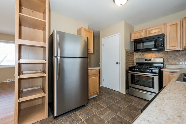 Building Photo - 4843 N Tullis Ave