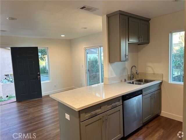 Building Photo - 406 W 95th St