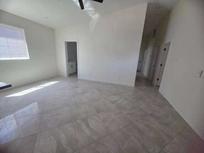 Foto del edificio - 13736 W Maryland Ave