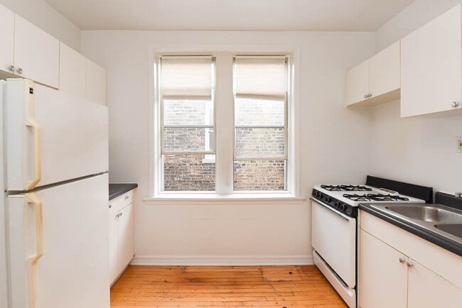 Foto del edificio - 3038 W Wellington Ave