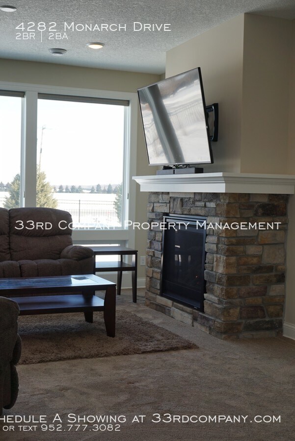 Building Photo - Easy Living, One-Level Woodbury Villa!