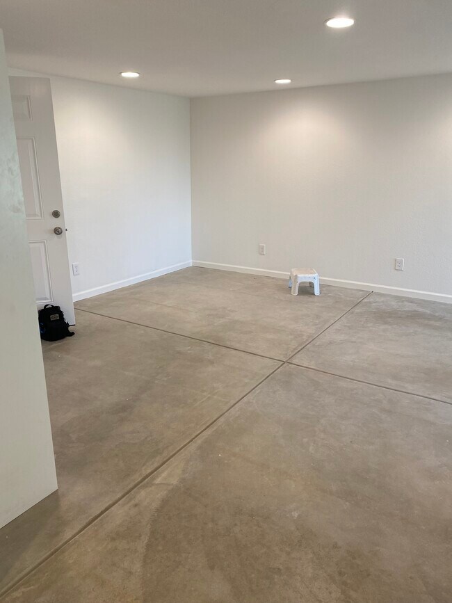 Building Photo - 7732 Sunkist Dr