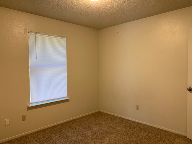 Foto del edificio - 208 E Sycamore Ln