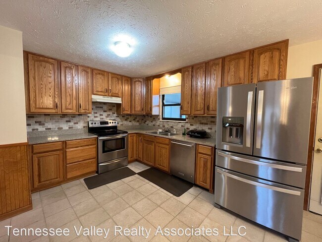 Building Photo - 4 br, 3 bath House - 812 Manis Rd.
