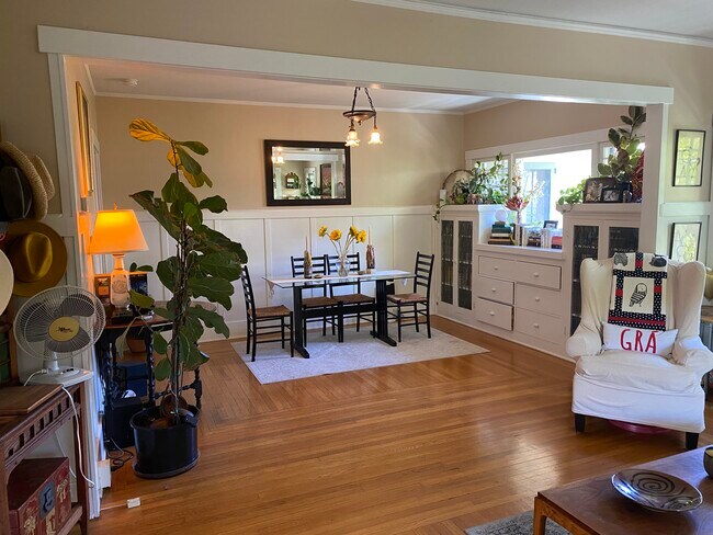 Dining Room - 420 W Quinto St
