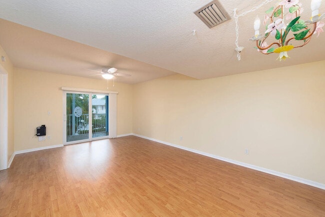 Building Photo - 18081 SE Country Club Dr