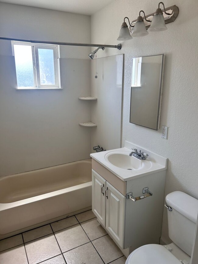 Foto del edificio - 1235 E. MAIN ST.