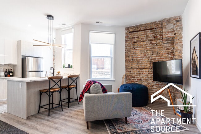 Building Photo - 2743 W Division St