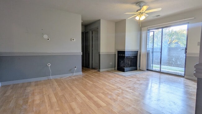 Foto del edificio - 1965 N Hicks Rd