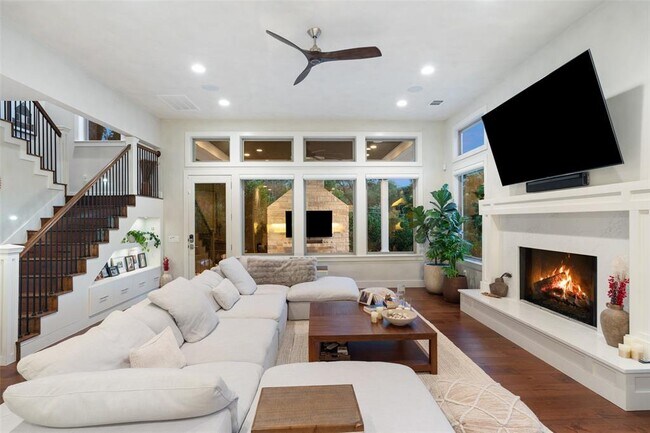 Building Photo - 1002 Meriden Ln