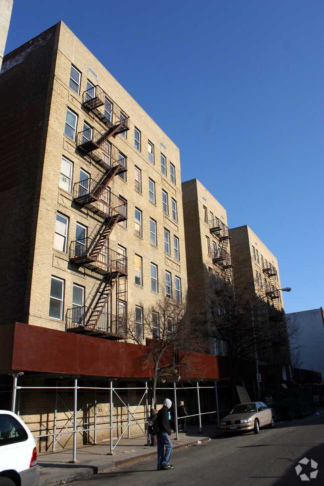 Building Photo - University Avenue III