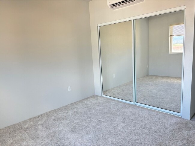 Building Photo - One Bedroom Condo in Nahele at Ho'opili
