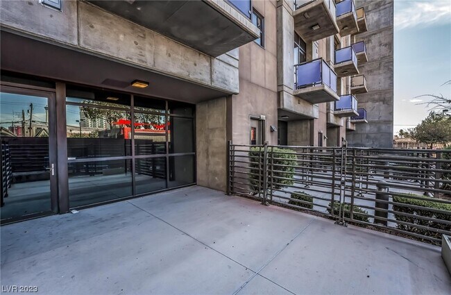 Building Photo - 353 E Bonneville Ave