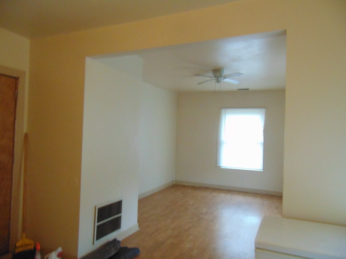 Primary Photo - 7230 S Perry Ave