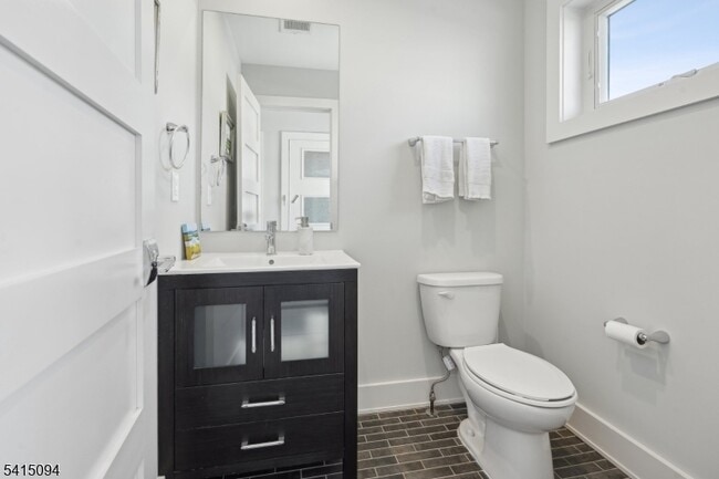 Building Photo - 66 Church St