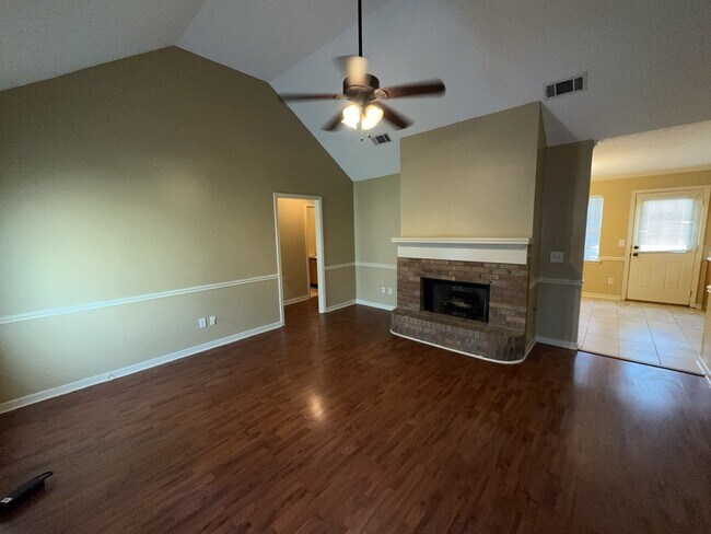 Foto del edificio - 1905 Christine Dr