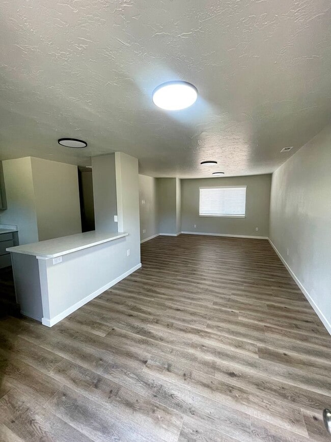 Building Photo - 1011 De La Vista Ln