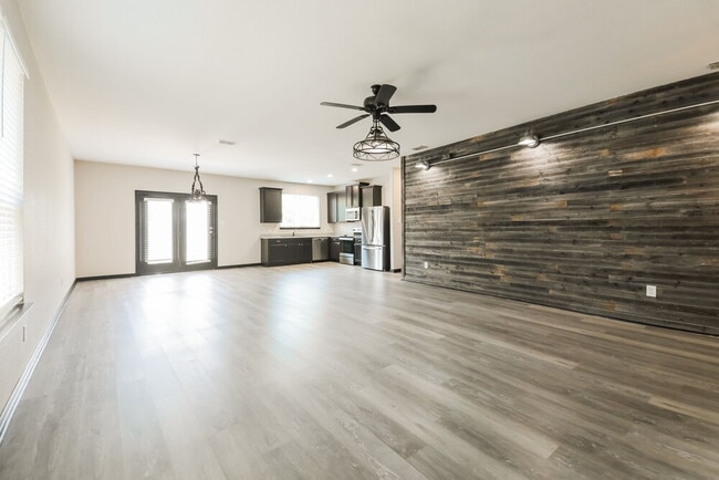 Building Photo - 9136 Benevolent Ct